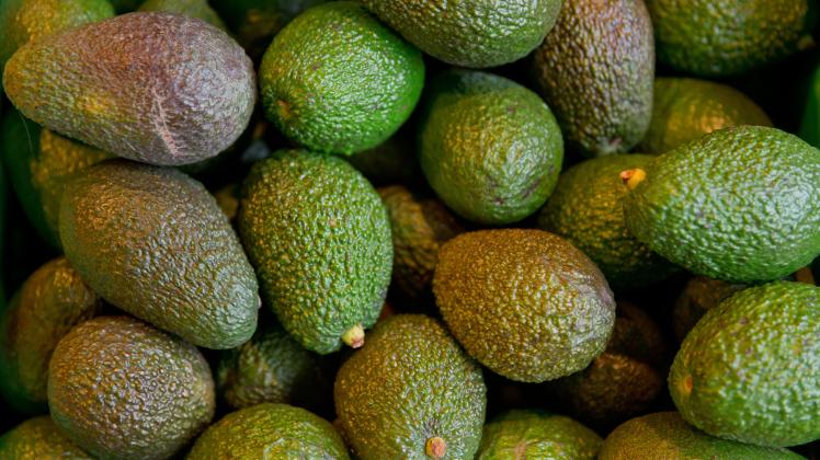 Avocados sind im Trend - doch der Anbau der kalorienreichen Frucht gefährdet die Umwelt. 