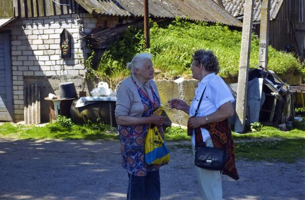 Ruth Wehrhoff (r.) 2009 bei der Begegnung mit der einstigen Nachbarin