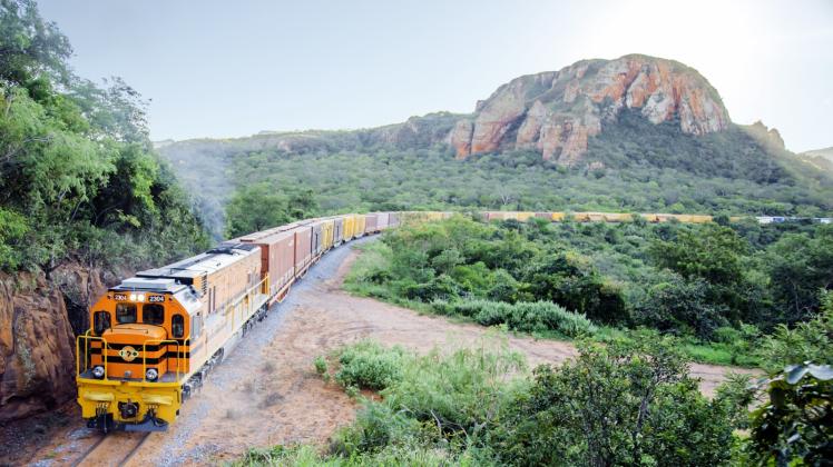 Ein Zug auf der Strecke Corumbá (Brasilien)-Puerto Quijarro Santa Cruz (Bolivien):  An dieser Schienenstrecke würde der künftige „Ozean-Zug“ anschließen. 