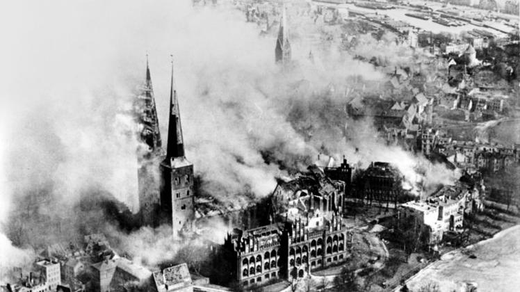 Zerstörung so weit das Auge reicht: Lübeck nach der Bombardierung. 