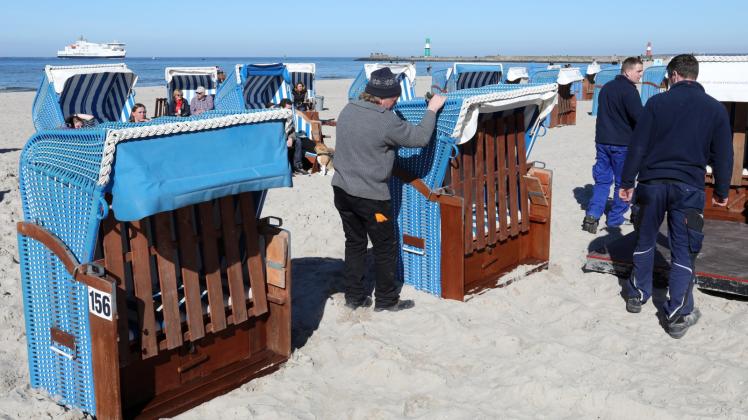 Das Geschäft mit dem Strand: Im Ostseebad Warnemünde startet heute der Strandkorbverleih offiziell in seine neue Saison.  