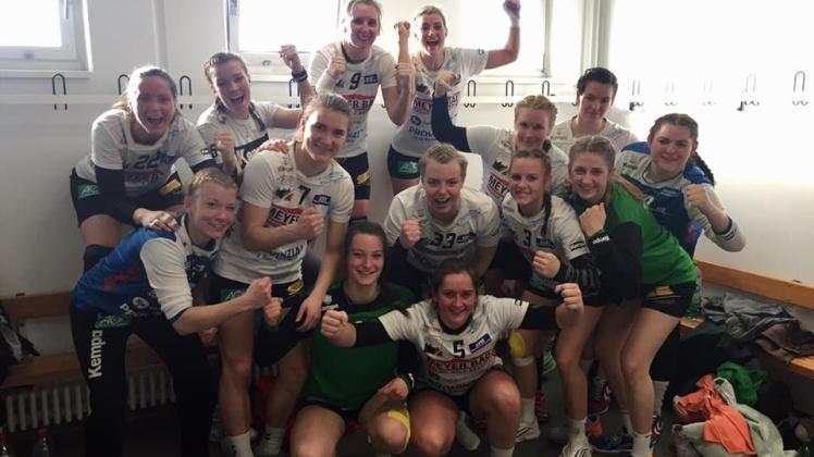 Knapp wars für die Grün-Weiß-Handballerinnen bei den Füchsen Berlin II. Sie bejubelten aber, unter anderem auch in der Kabine, einen 28:27-Sieg und bleiben Oberliga-Spitzenreiter. 
