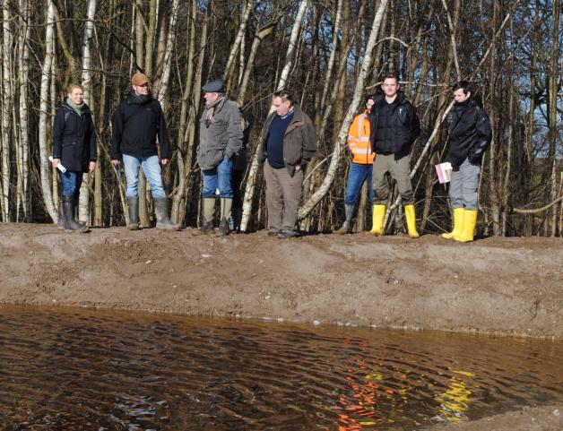 Beim Bau des Drainteiches zogen viele Akteure an einem Strang: die Stadt Zarrentin, der Zweckverband „Schaalsee-Landschaft“, der Pächter der Flächen und das Biosphärenreservatsamt Schaalsee-Elbe. Beim Bau des Drainteiches zogen viele Akteure an einem Strang: die Stadt Zarrentin, der Zweckverband „Schaalsee-Landschaft“, der Pächter der Flächen und das Biosphärenreservatsamt Schaalsee-Elbe.