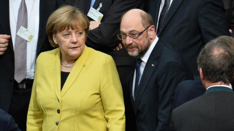 Den Herausforderer im Nacken: Die Sympathiewerte von Martin Schulz lassen Angela Merkel und ihre Wahlkampfplaner über neue Strategien nachdenken.  