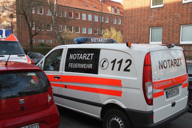 Schrecklicher Leichenfund in Rostock: Mutter findet 21-jährigen Sohn tot in Reutershäger Wohnung - Todesursache unklar Schrecklicher Leichenfund in Rostock: Mutter findet 21-jährigen Sohn tot in Reutershäger Wohnung - Todesursache unklar