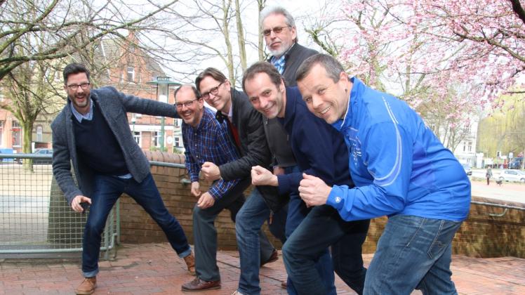 Sie wollen anlässlich zweier Edeka-Markt-Jubiläen eine neue Sportveranstaltung etablieren: Agenturchef  Patrick Rölver (v. l.), Holms Edeka-Marktinhaber Derek Bieri, Volker Klein, Inhaber des Edeka-Markts in den Welau Arcaden, Dieter Napiwotzki (Förderverein Krankenhaus), Organisator Karsten Schölermann und Lauftreff-Vorsitzender André Meister.
