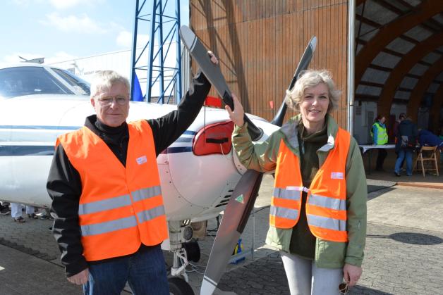 Die Schließung der Landebahn wäre ein Super-Gau: René Lancelle und Ute Hölscher von der Interessengemeinschaft Flughafen verlangen eine Existenzgarantie.  