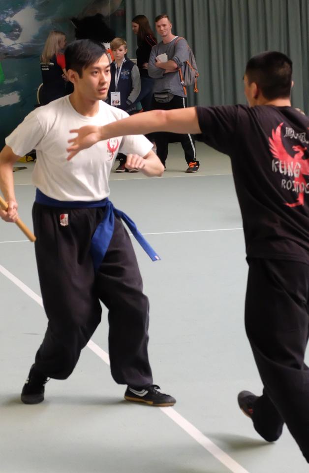 Einblicke in das Kung-Fu-Training geben Tin und Duc vom Kampfkunst-Verein.