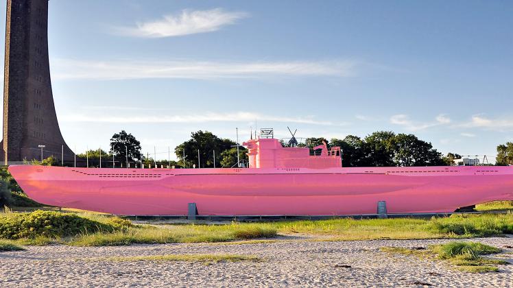 Der Plan steht: Friedensaktivistinnen wollen das U-Boot am Marinedenkmal in Laboe rosa anstreichen.