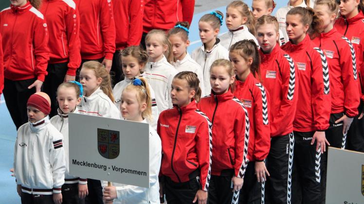 Die Sportakrobatinnen des VfL Schwerin repräsentierten bei den nordwestdeutschen Meisterschaften natürlich Mecklenburg-Vorpommern.  