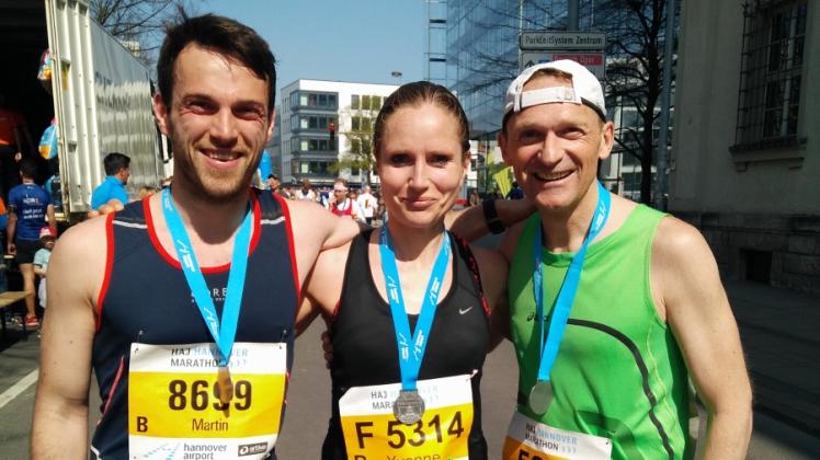 Die Laufsportler Martin Pingel, Yvonne Loock und Jörg Schulze (v. l.) vertraten die Prignitz auf der Halbmarathonstrecke in Hannover.  