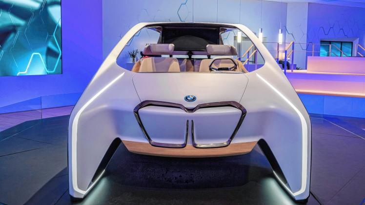 Studie i Inside Future von BMW: Welche Gestalt genau künftige Autos haben werden, ist schwer vorherzusagen. Doch autonomes Fahren und die Elektromobilität werden sicher ihre Spuren hinterlassen. Studie i Inside Future von BMW: Welche Gestalt genau künftige Autos haben werden, ist schwer vorherzusagen. Doch autonomes Fahren und die Elektromobilität werden sicher ihre Spuren hinterlassen.