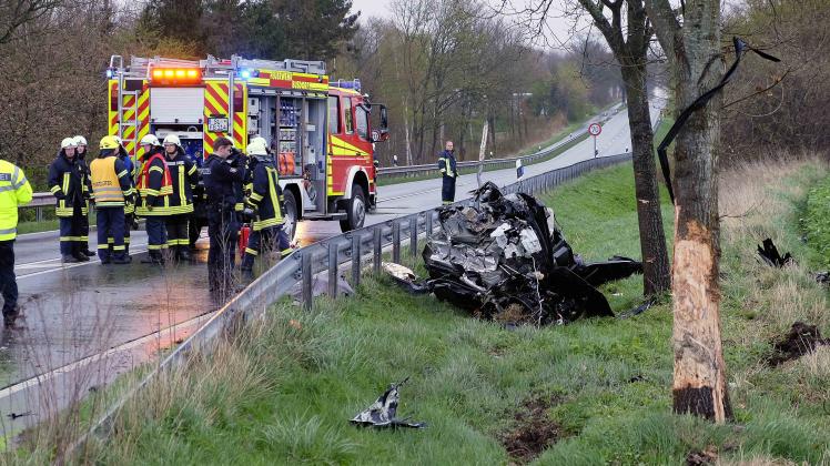 Tödlicher Unfall: 24-Jähriger Stirbt Auf Der B76 | SHZ