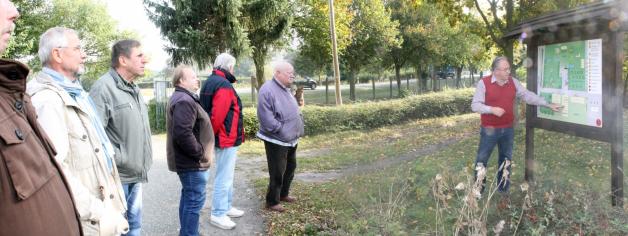 Die Mitglieder des Fördervereins Bienenmuseum - rechts Reinhard Neumann - sind aktiv eingebunden in die Planungen für eine Bienenstraße in der Region. Die Mitglieder des Fördervereins Bienenmuseum - rechts Reinhard Neumann - sind aktiv eingebunden in die Planungen für eine Bienenstraße in der Region.