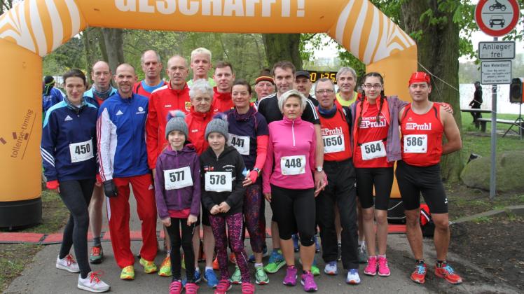 Die Laufsportler aus dem Kreis stellten in Schwerin eine leistungsstarke Truppe. Die Laufsportler aus dem Kreis stellten in Schwerin eine leistungsstarke Truppe.