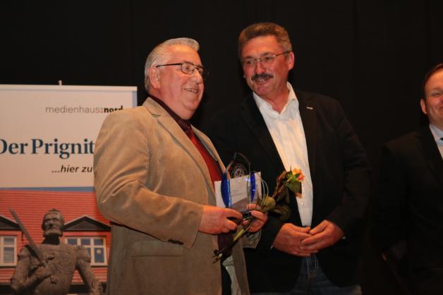 Manfred Genske (l.), hier im Gespräch mit „Reitsportfan“ Frank Dannehl, erhielt den Ehrenpreis für sein Lebenswerk.  