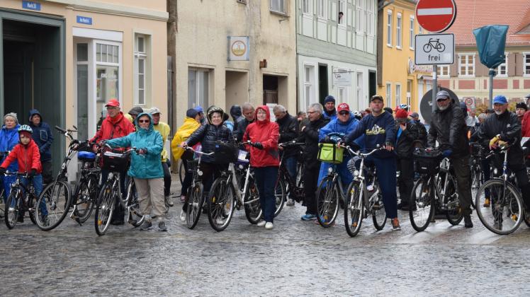 Die Pritzwalker stellten das größte Teilnehmerfeld, konnten dafür den Wanderpokal mit nach Hause nehmen.  Fotos: Birgit Hamann (6) 