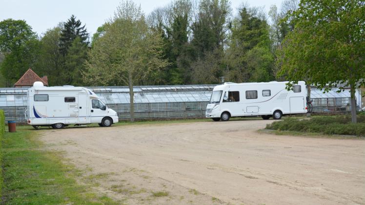 Der Caravanstellplatz soll den Anforderungen der Touristen gerecht werden. Der Caravanstellplatz soll den Anforderungen der Touristen gerecht werden.