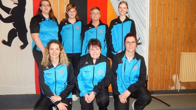 Mannschaftsfoto der Keglerinnen des MSC Waren bei den Auftiegsspielen zur 1. Bundesliga in Delmenhorst, Pia Winkler hinten rechts 