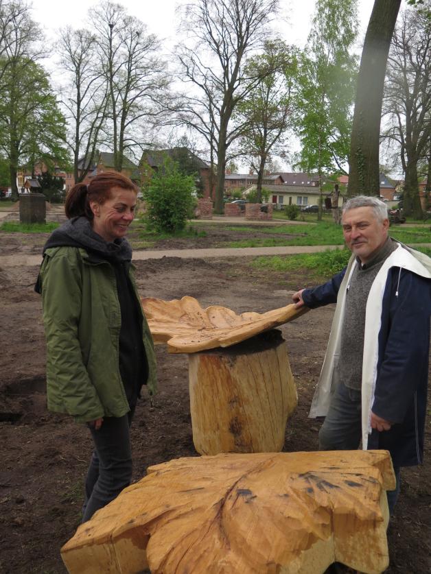 Ein gutes Team: Gartenplanerin Andrea Spaethe und der Holzkünstler Igor Korshun arbeiten das erste Mal zusammen. 