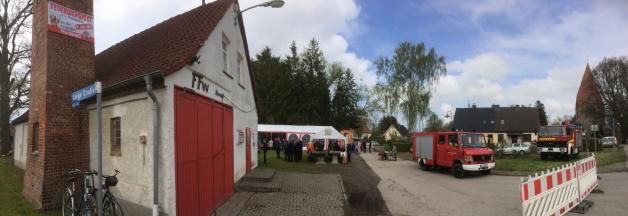 Es war alles gerichtet: Zum fünften Mal fand am alten Feuerwehrgerätehaus in Bernitt der Florianstag statt. Es war alles gerichtet: Zum fünften Mal fand am alten Feuerwehrgerätehaus in Bernitt der Florianstag statt.