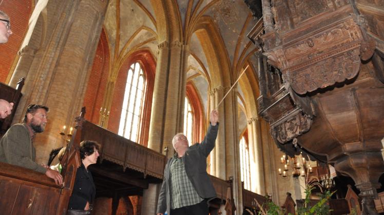 Die Bützower Stiftskirche lädt Touristen zum Verweilen und Staunen ein. Dafür werden noch Helfer benötigt.  