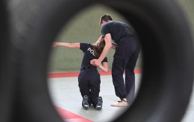 Auszubildende für den Polizeidienst beim Training Auszubildende für den Polizeidienst beim Training