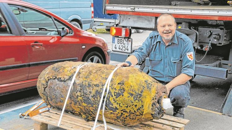 Sprengmeister André Müller hat wieder eine Bombe entschärft. Rund 300 dieser gefährlichen Sprengkörper werden noch in Oranienburg vermutet. 