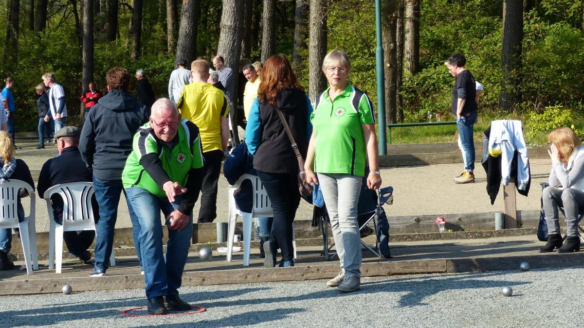 Boule: 68 Mannschaften traten in Boostedt an | SHZ