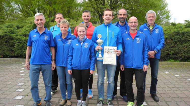 Die Laufgruppe Schwerin nach dem erfolgreichen Marathon in Neubrandenburg  