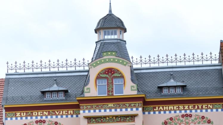 Sanieren und Neubau? Was wird aus der Kita Märchenland? Das restaurierte Haus der vier Jahreszeiten steht symbolisch für die Entwicklung im Jahnschulviertel. 
