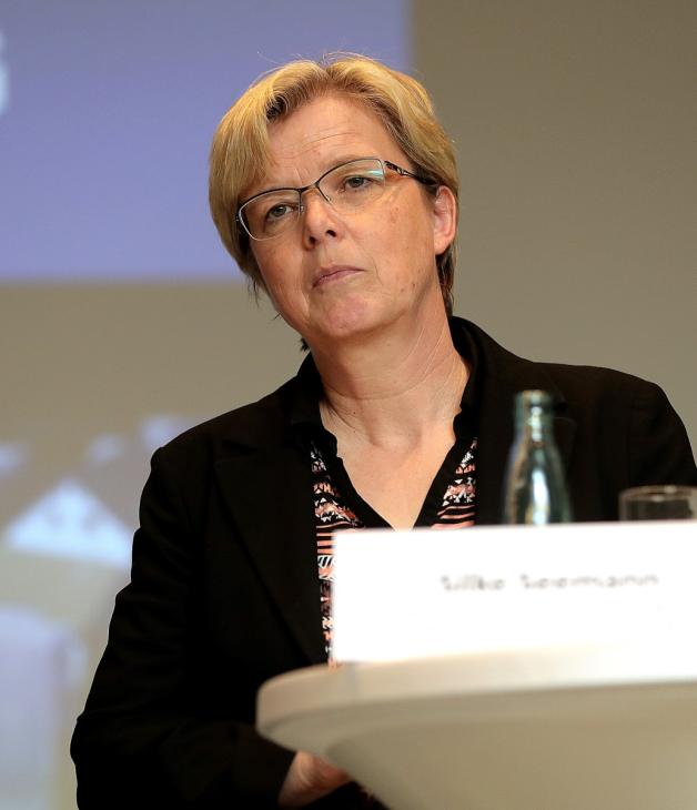 Silke Seemann aus dem Kieler Gesundheitsministerium: Ob der Geldkoffer größer oder kleiner wird, entscheidet der neue Landtag. 