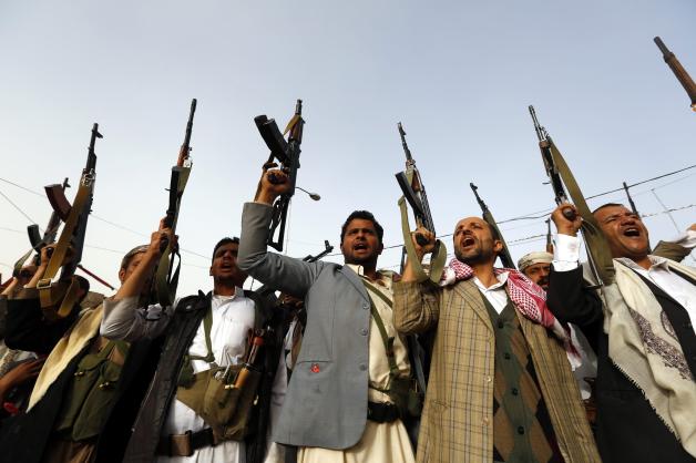 Bewaffnete Huthis stellen sich geschlossen gegen die saudi-arabische Militärallianz. 