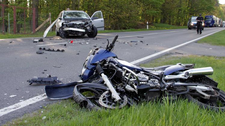 Schwerer Motorrad Unfall auf der Bundesstraße 5 bei Grabow