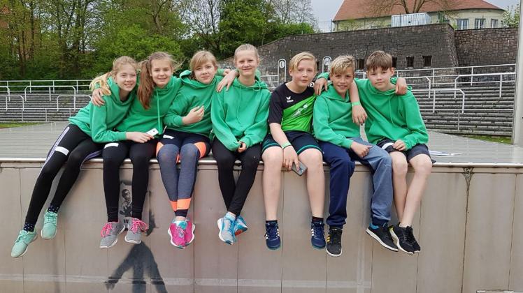 Die Sternberger Leichtathleten der Altersklasse 13 erreichten beim Kids-Cup in der Landeshauptstadt Schwerin mehrfach persönliche Bestleistungen Fotos: P 