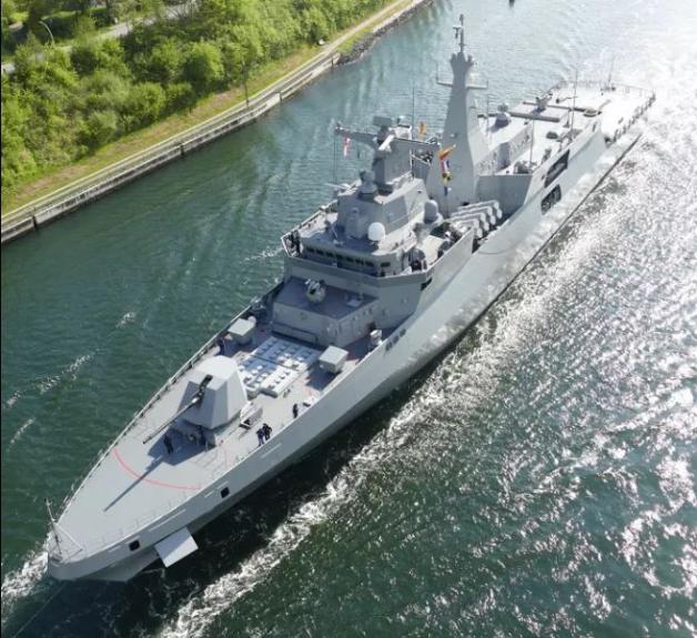 Die „El Moudamir“ ist die zweite von zwei Fregatten, die von der Kieler Werft „German Naval Yards“ gebaut wurde.