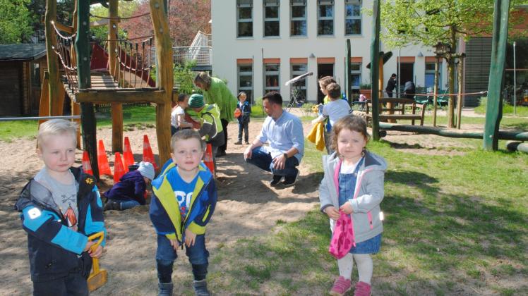 Entspannte Kinderbetreuung zwischen Klinik, Park und Ziegelaußensee: Die Kita Nidulus entstand auf dem Gelände und in Zusammenarbeit mit den Schweriner Helios-Kliniken. 