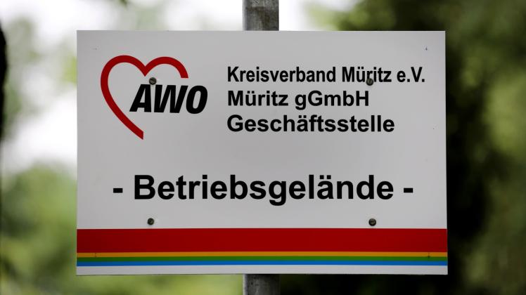  Ein Firmenschild des AWO-Kreisverband Müritz e.V..
