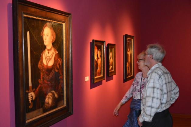Die neue Ausstellung „Cranachs Luther!“ lockte gestern bei freiem Eintritt zahlreiche Besucher ins Güstrower Schloss. 
