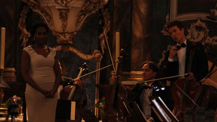 Vorpremiere für die Elbphilharmonie in Rellingen: Die ELPH-Cellisten spielten ihr Programm „A Cello affair“.  