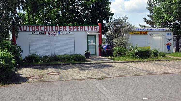 Zwei der drei Schilder-Hersteller aus Schwerin-Süd folgten der Zulassungsstelle übergangsweise in die Paulsstadt. 