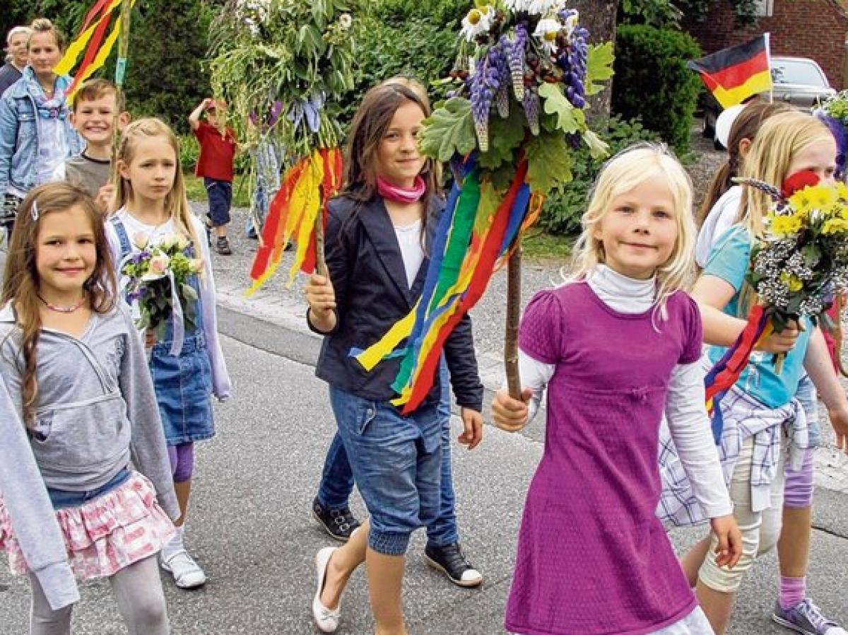 Mit Blumenstöcken zum Kinderfest | SHZ