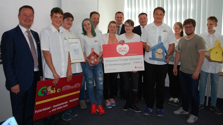 Die Schülerfirma Gummibären von der Pestalozzi-Schule Gadebusch wurde gestern mit dem norddeutschen Schulpreis der Wirtschaftsjunioren Hanseraum geehrt. 