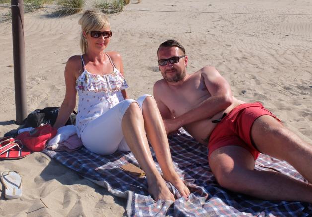 Relaxen: Carry Schuhmacher freut sich immer, wenn sie Ihre Mittagspause am Strand genießen kann – am Wochenende sogar mit ihrem Mann Steffen.