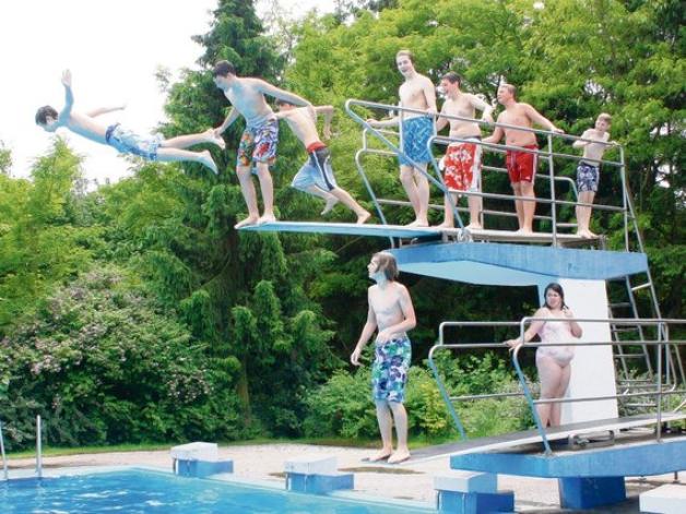 Im Schwimmbad wurde gefeiert