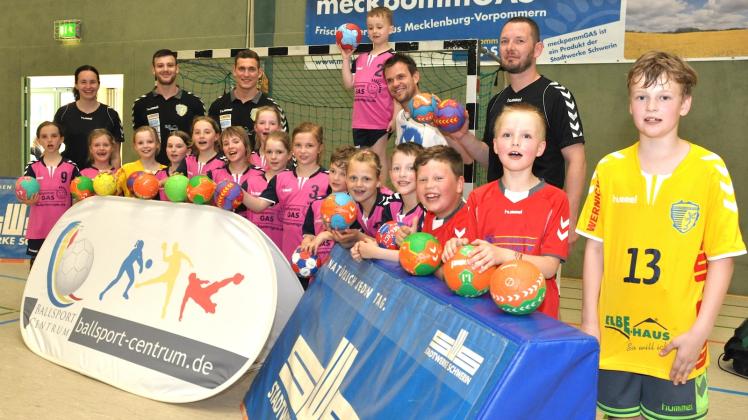 Das war was: Die jüngsten Wittenburger Handballer zeigten sich begeistert vom Training unter prominenter Leitung. Das war was: Die jüngsten Wittenburger Handballer zeigten sich begeistert vom Training unter prominenter Leitung.