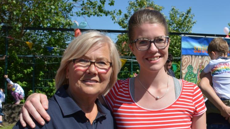 Kita-Leiterin Jutta Lüders (l.) und Anne Brettschneider, die hier ihr Praktikum macht.  Fotos: maks 