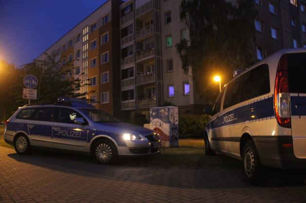 Sexueller Missbrauch von vier Kindern in Rostocker Plattenbauwohnung: 52-Jähriger festgenommen - Mann soll 11- bis 14-Jährige in Wohnung in Lütten Klein gefangen gehalten haben - Vorwurf der Vergewaltigung einer 14-Jährigen und Freiheitsberaubung