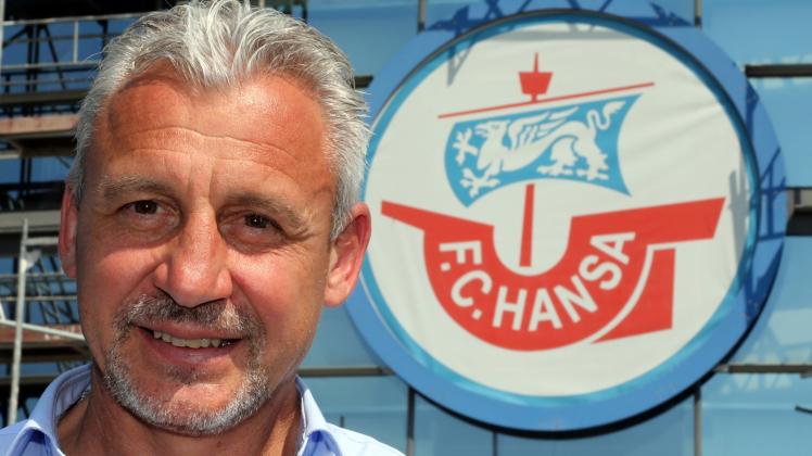 Beim FC Hansa plant Chefcoach Pavel Dotchev intensiv die neue erfolgreiche Mannschaft des Fußball-Drittligisten. Beim FC Hansa plant Chefcoach Pavel Dotchev intensiv die neue erfolgreiche Mannschaft des Fußball-Drittligisten.