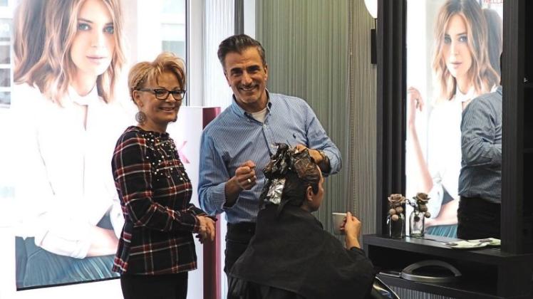 Susanne und Caner Kiran ziehen mit ihrem Friseurgeschäft im Sommer an die Oldenburger Straße um. Susanne und Caner Kiran ziehen mit ihrem Friseurgeschäft im Sommer an die Oldenburger Straße um.